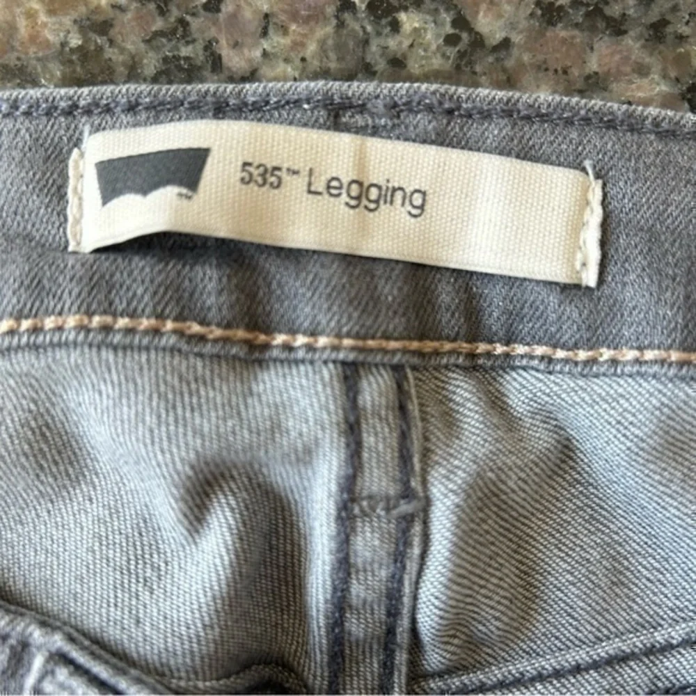 💋Levi’s 535 legging distressed jeans gray 26